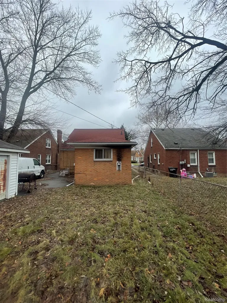 17587 Strathmoor Street Detroit City MI 48235