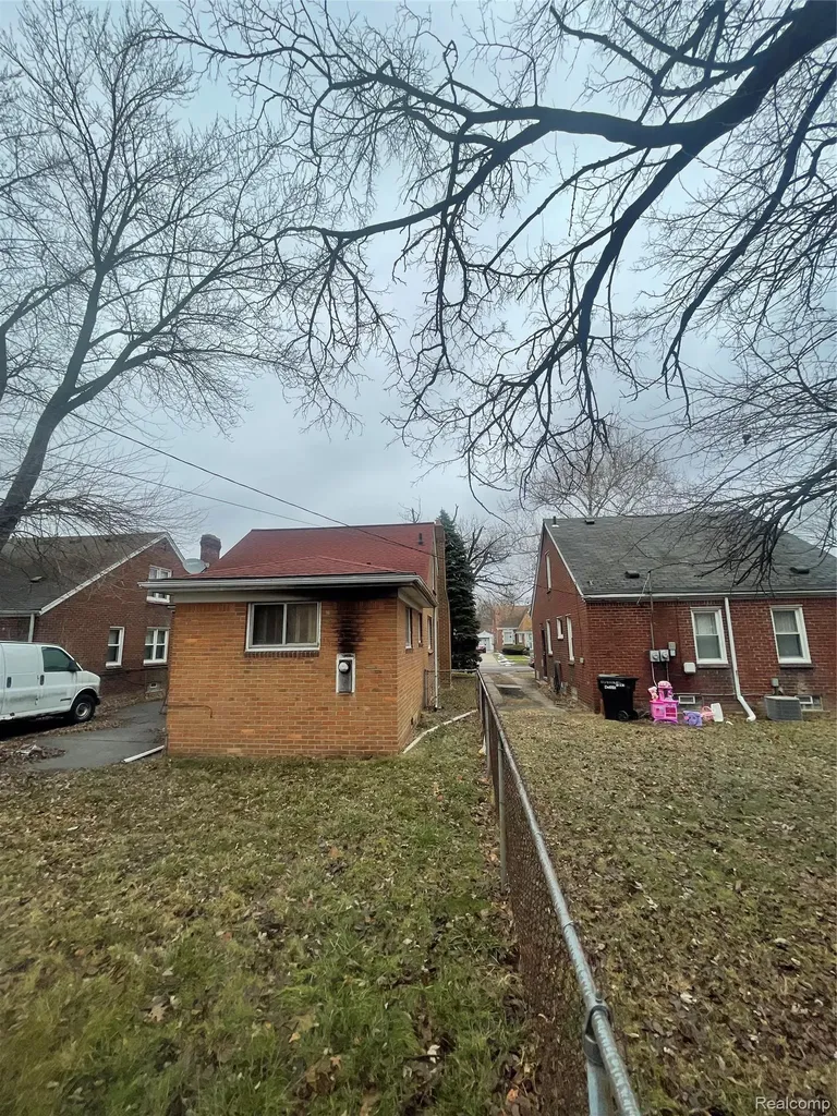 17587 Strathmoor Street Detroit City MI 48235