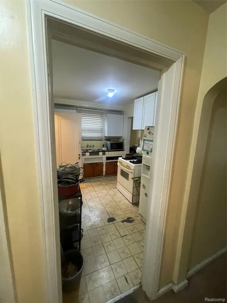 17587 Strathmoor Street Detroit City MI 48235