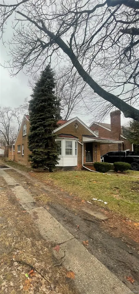 17587 Strathmoor Street Detroit City MI 48235