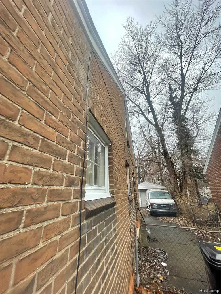 17587 Strathmoor Street Detroit City MI 48235
