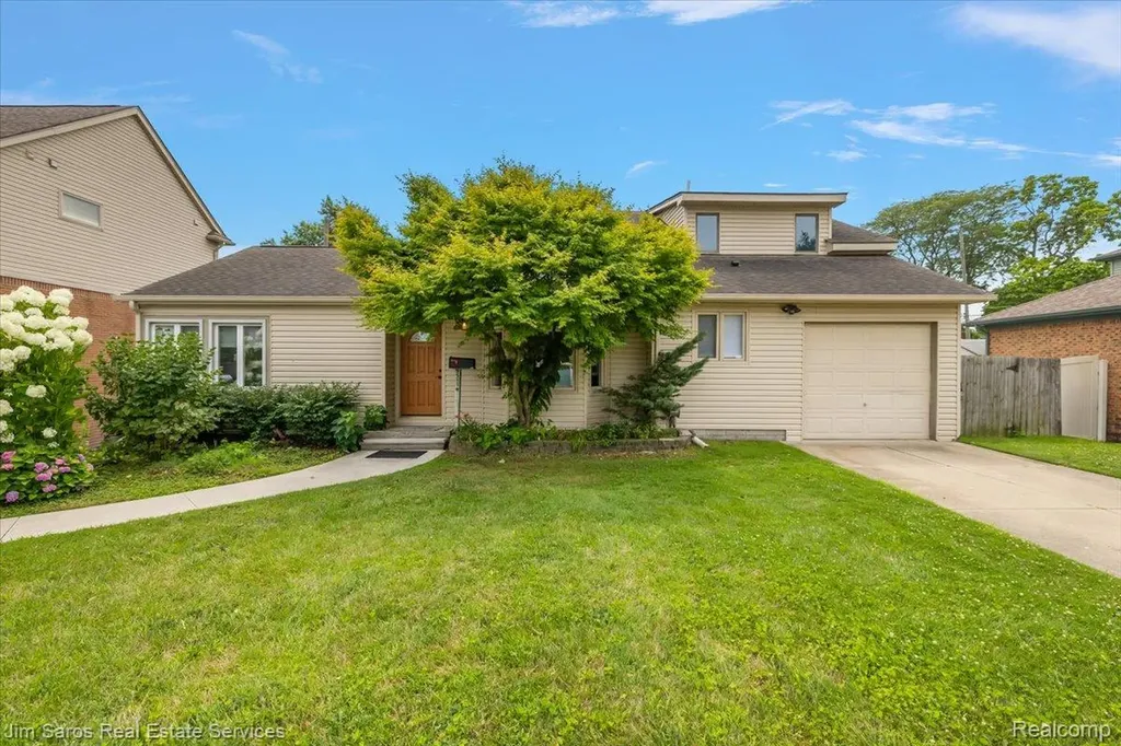 22470 Wildwood Street St. Clair Shores City MI 48081