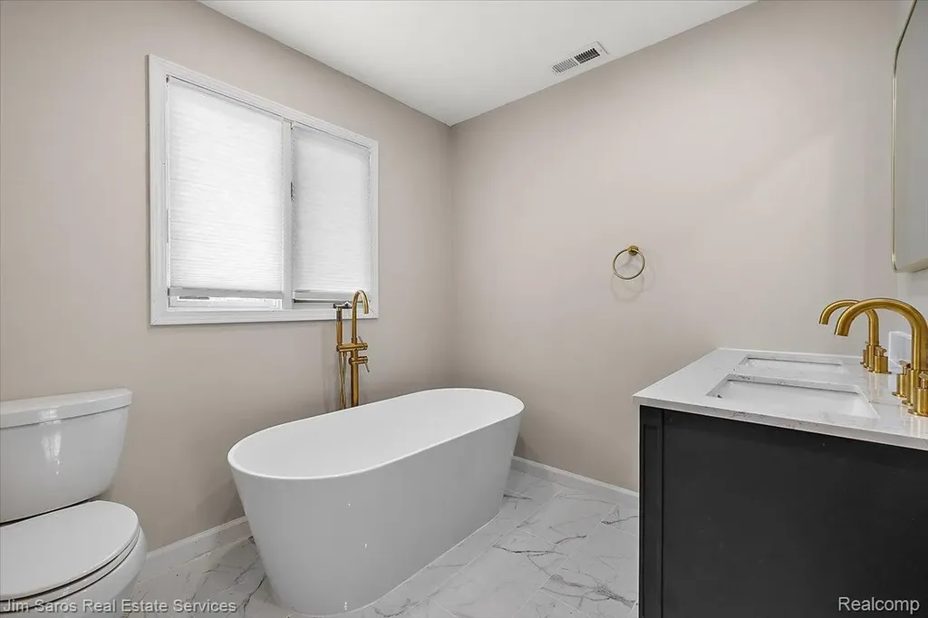 22470 Wildwood Street St. Clair Shores City MI 48081