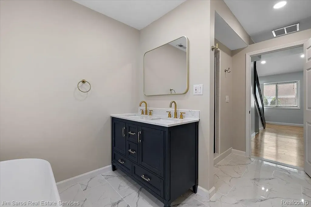 22470 Wildwood Street St. Clair Shores City MI 48081