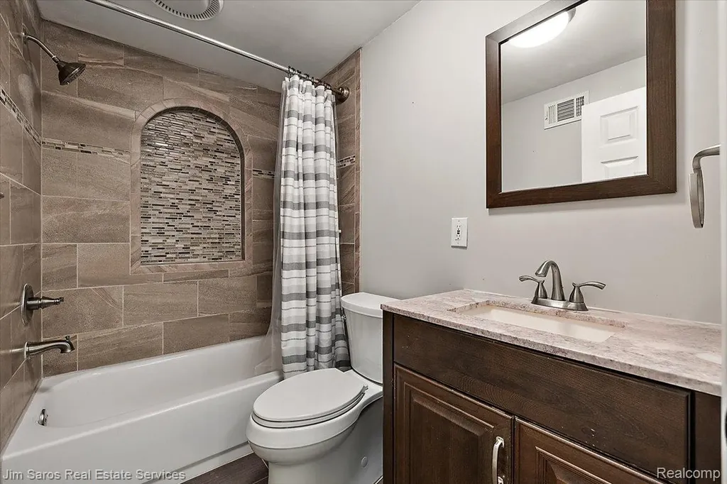 22470 Wildwood Street St. Clair Shores City MI 48081