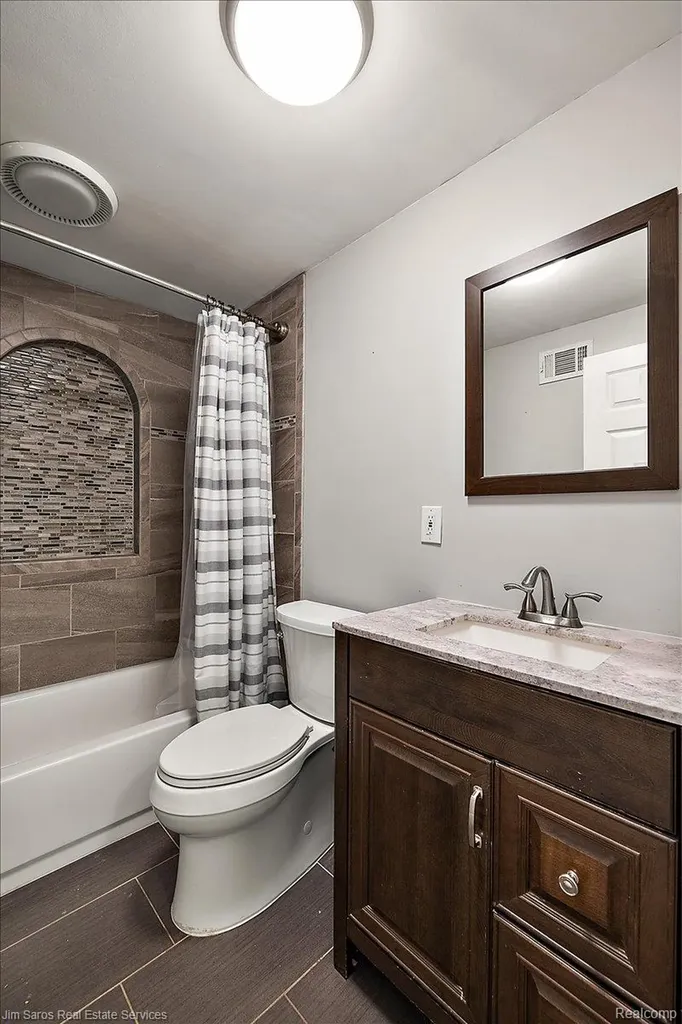 22470 Wildwood Street St. Clair Shores City MI 48081