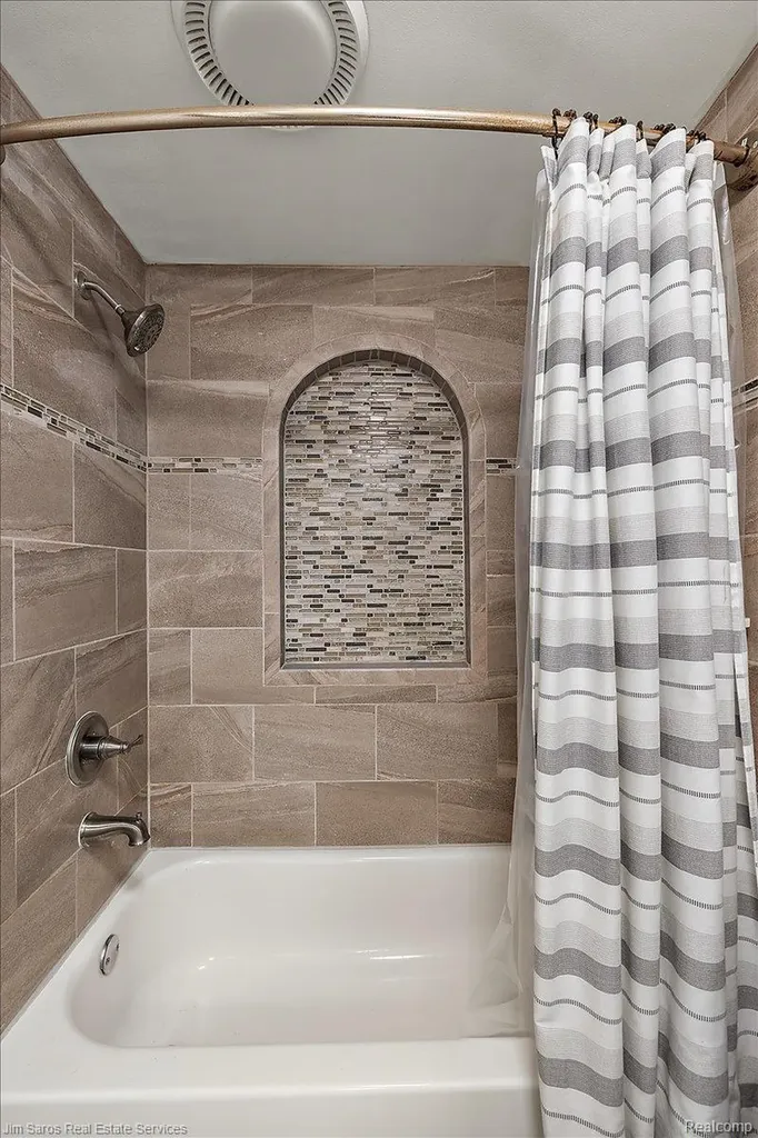 22470 Wildwood Street St. Clair Shores City MI 48081