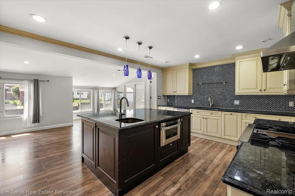 22470 Wildwood Street St. Clair Shores City MI 48081