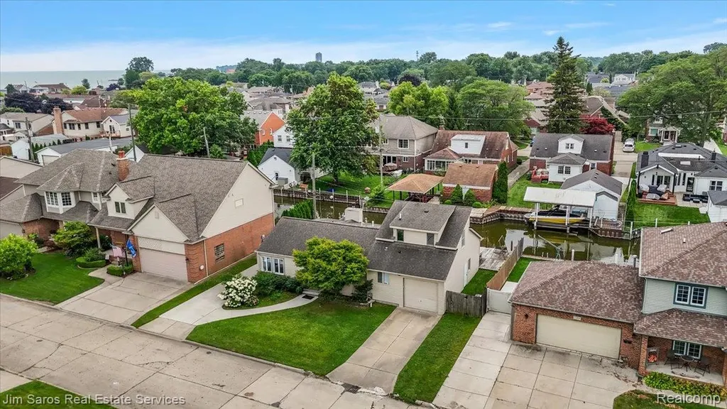 22470 Wildwood Street St. Clair Shores City MI 48081