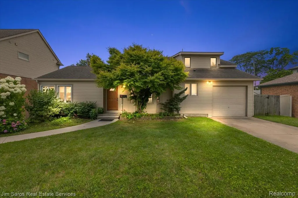 22470 Wildwood Street St. Clair Shores City MI 48081