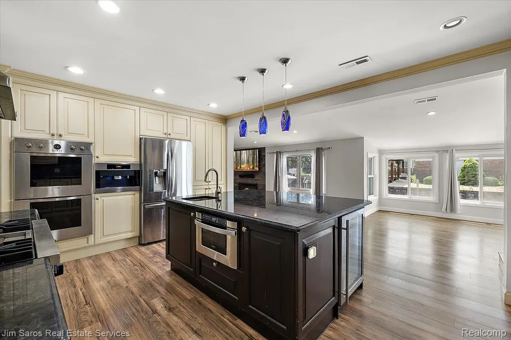 22470 Wildwood Street St. Clair Shores City MI 48081