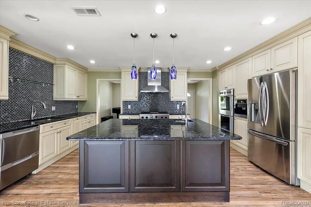 22470 Wildwood Street St. Clair Shores City MI 48081