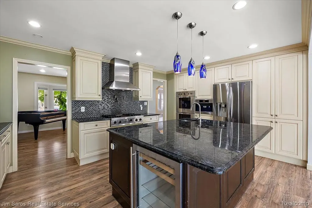 22470 Wildwood Street St. Clair Shores City MI 48081