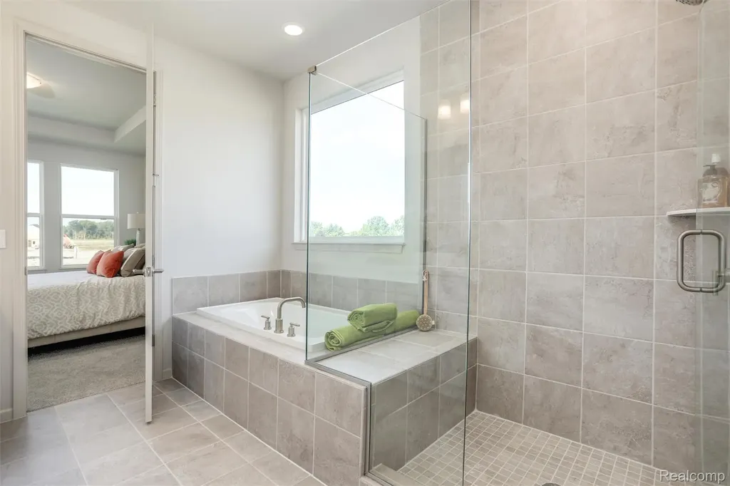 2352 Provencal Drive Commerce Charter Township MI 48382