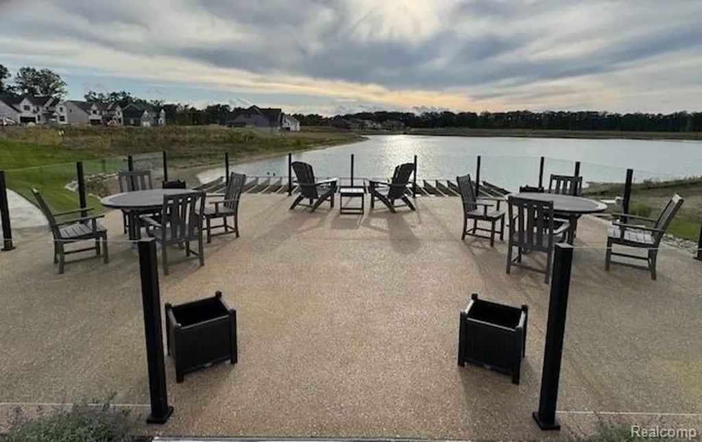 2352 Provencal Drive Commerce Charter Township MI 48382