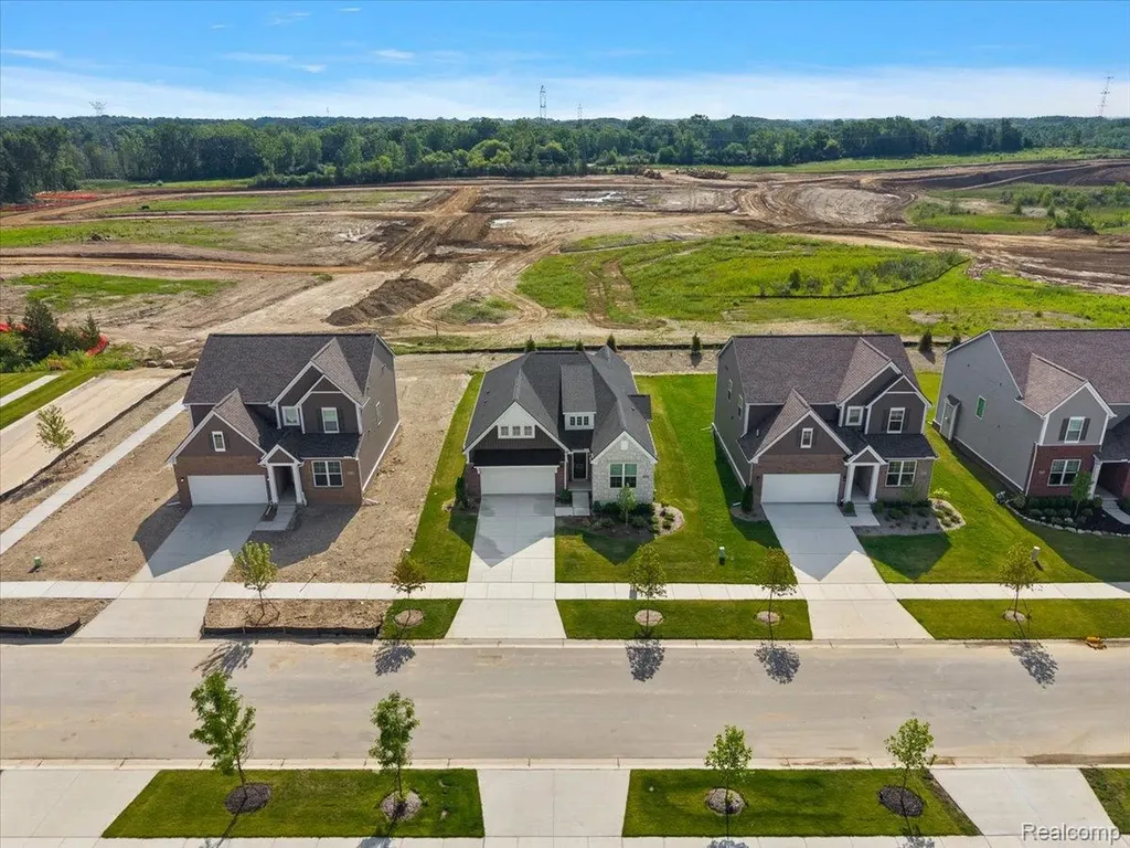 2352 Provencal Drive Commerce Charter Township MI 48382