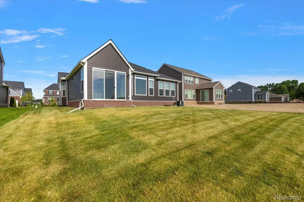2352 Provencal Drive Commerce Charter Township MI 48382