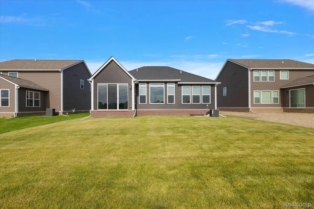 2352 Provencal Drive Commerce Charter Township MI 48382