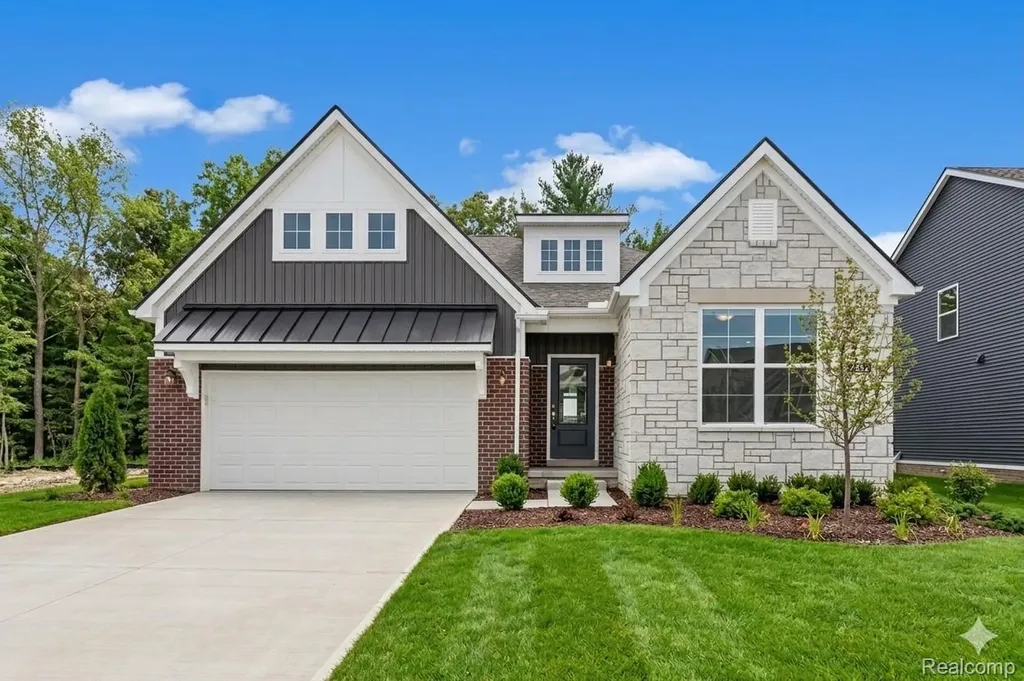 2352 Provencal Drive Commerce Charter Township MI 48382