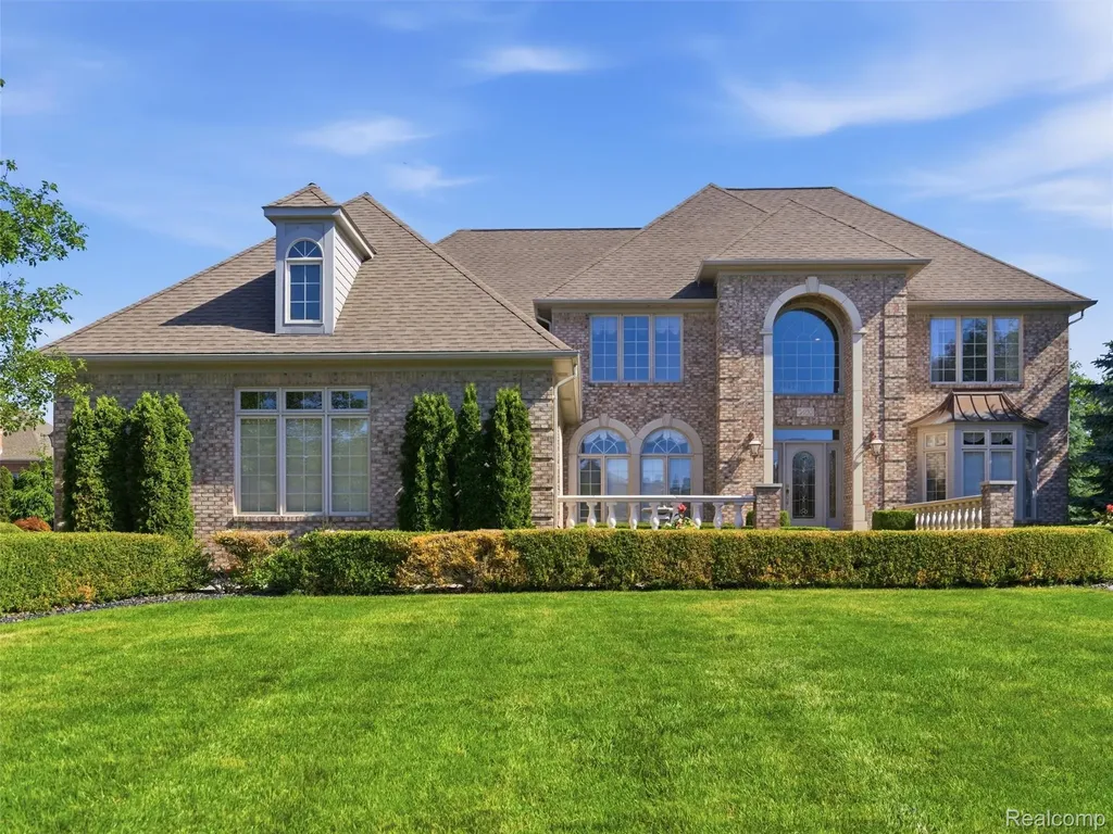 54150 Queensborough Drive Shelby Charter Township MI 48315
