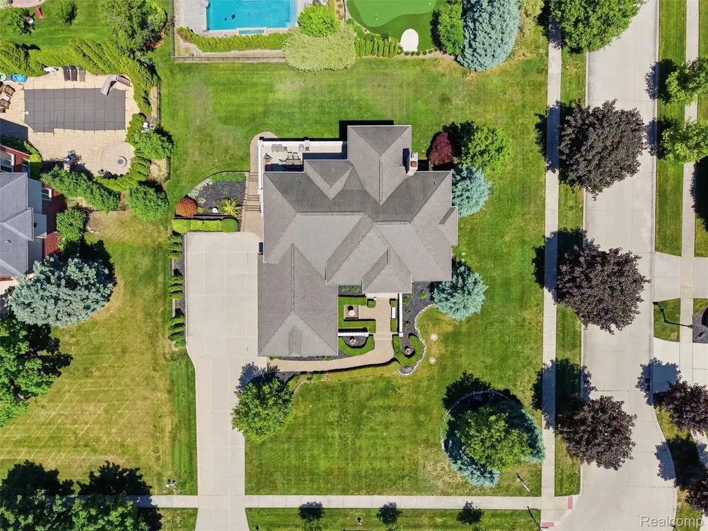 54150 Queensborough Drive Shelby Charter Township MI 48315