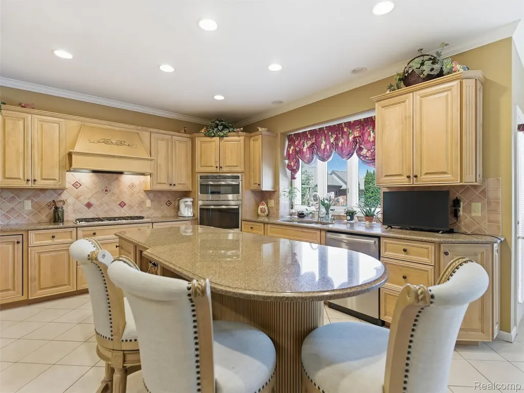 54150 Queensborough Drive Shelby Charter Township MI 48315