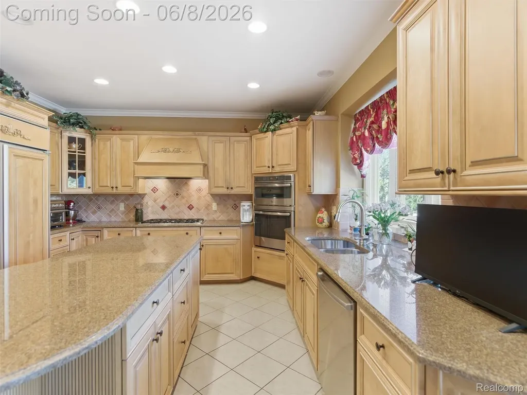 54150 Queensborough Drive Shelby Charter Township MI 48315