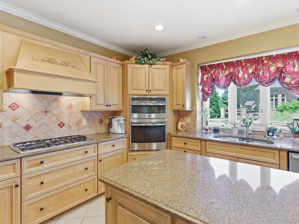 54150 Queensborough Drive Shelby Charter Township MI 48315