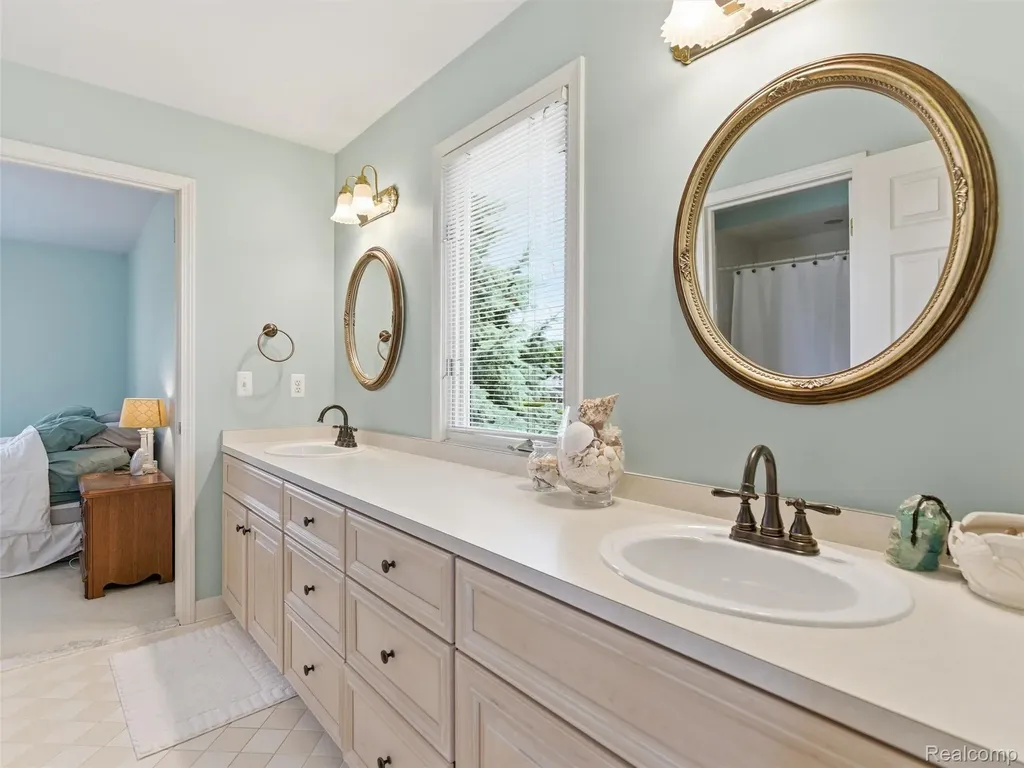 54150 Queensborough Drive Shelby Charter Township MI 48315