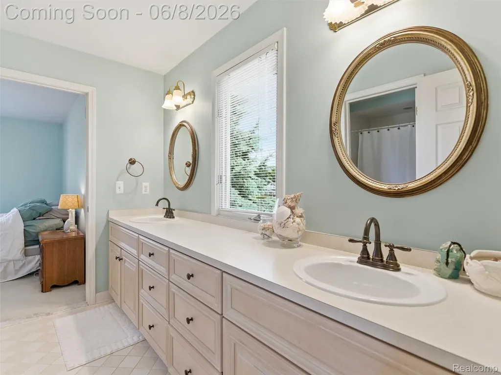 54150 Queensborough Drive Shelby Charter Township MI 48315