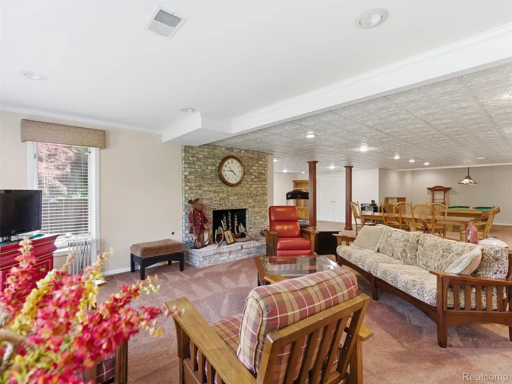 54150 Queensborough Drive Shelby Charter Township MI 48315