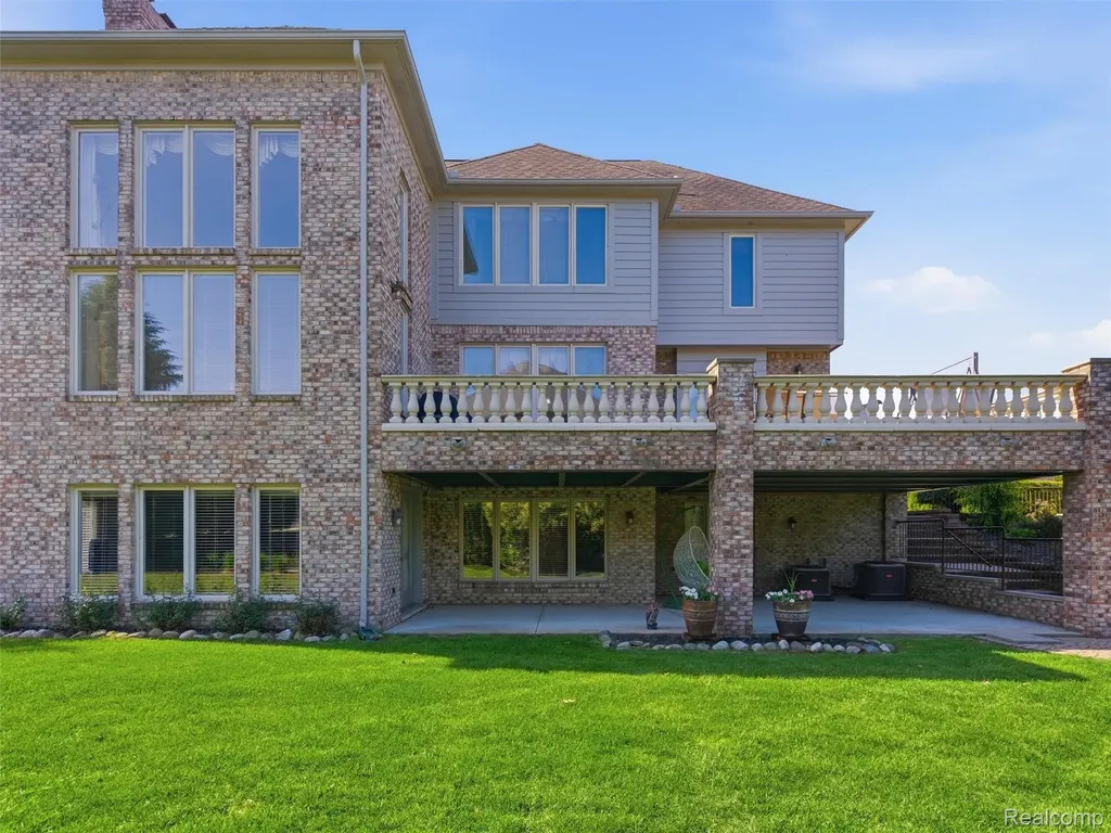 54150 Queensborough Drive Shelby Charter Township MI 48315