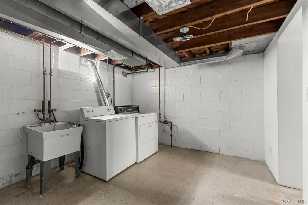 24621 Cherry Street Dearborn City MI 48124