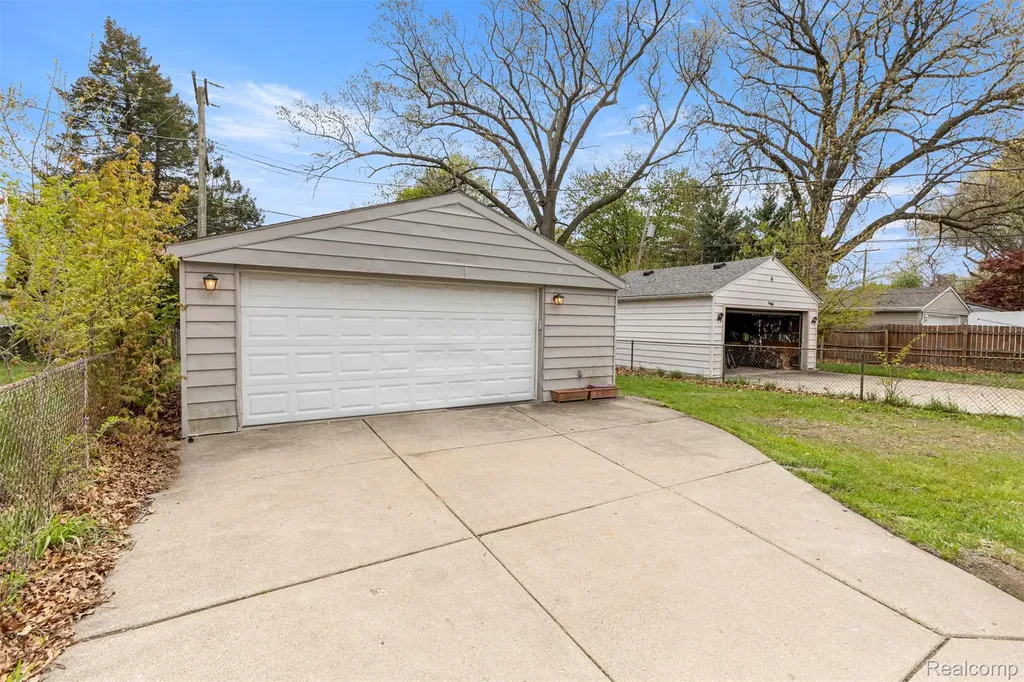 24621 Cherry Street Dearborn City MI 48124