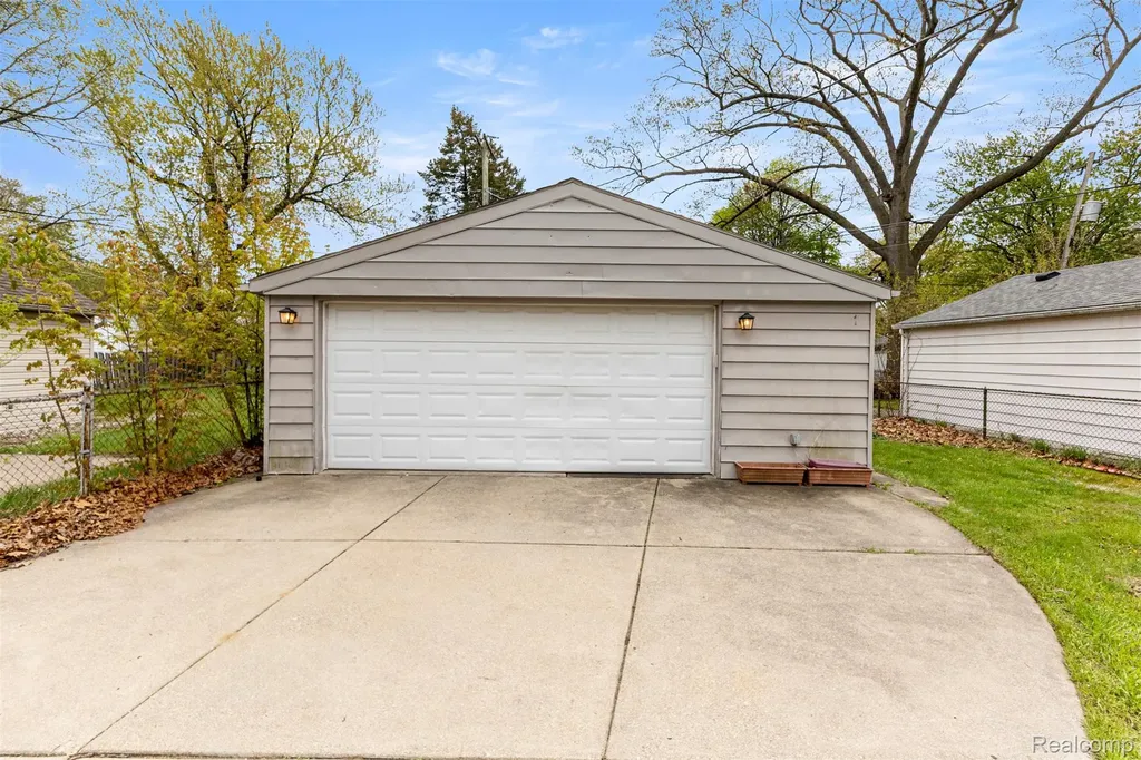 24621 Cherry Street Dearborn City MI 48124