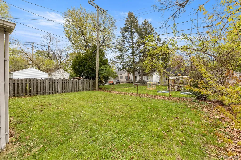 24621 Cherry Street Dearborn City MI 48124