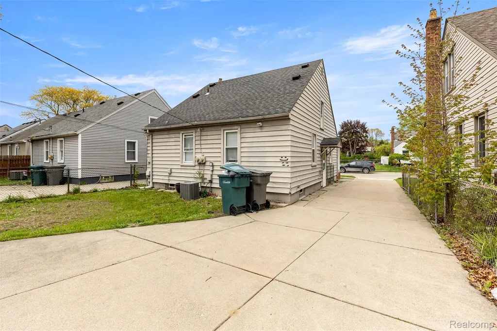 24621 Cherry Street Dearborn City MI 48124