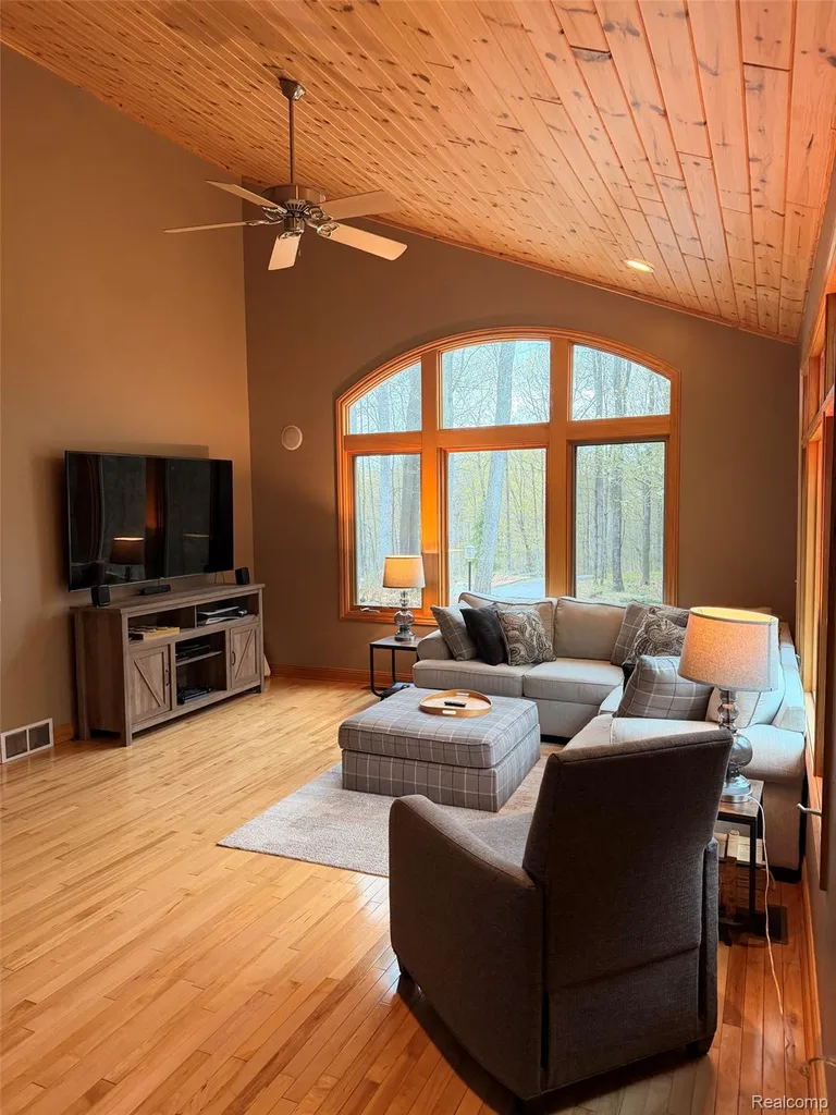 6788 E Hoxie Road Solon Township MI 49621