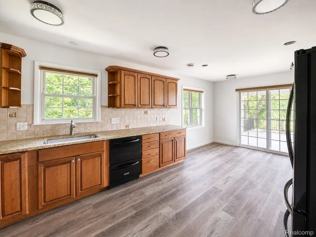 21411 Pontiac Trail Lyon Charter Township MI 48178
