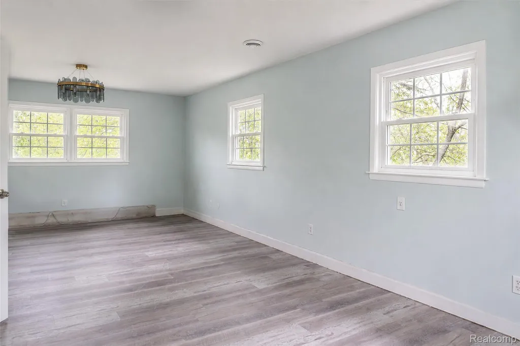 21411 Pontiac Trail Lyon Charter Township MI 48178