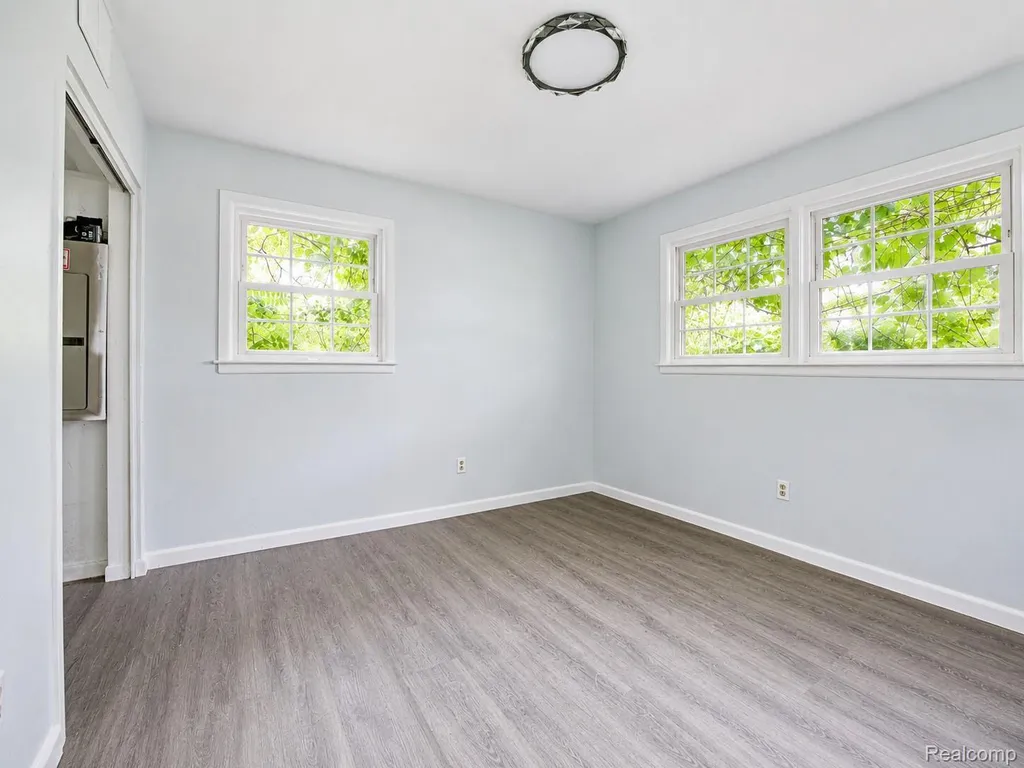 21411 Pontiac Trail Lyon Charter Township MI 48178