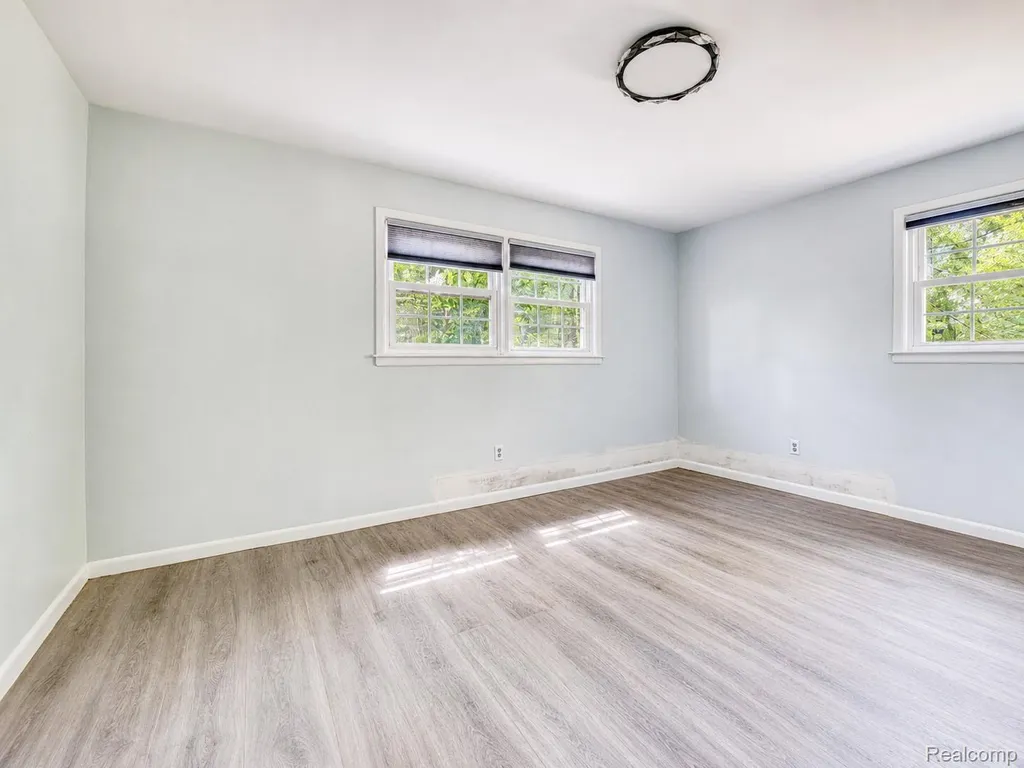 21411 Pontiac Trail Lyon Charter Township MI 48178