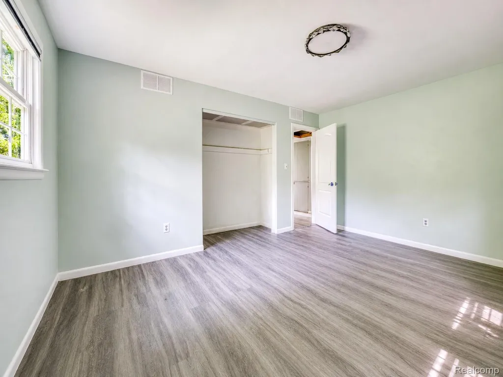 21411 Pontiac Trail Lyon Charter Township MI 48178
