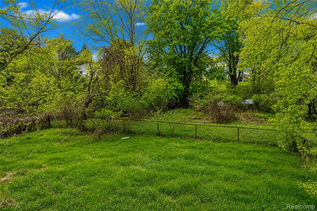 21411 Pontiac Trail Lyon Charter Township MI 48178