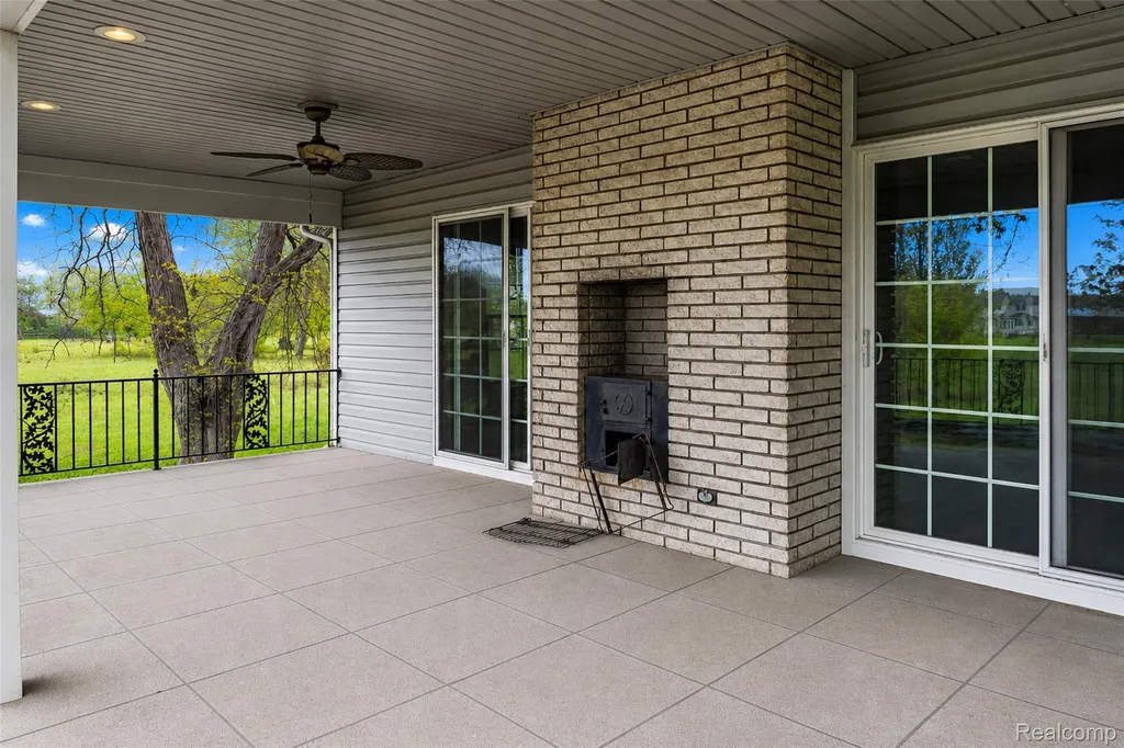 21411 Pontiac Trail Lyon Charter Township MI 48178