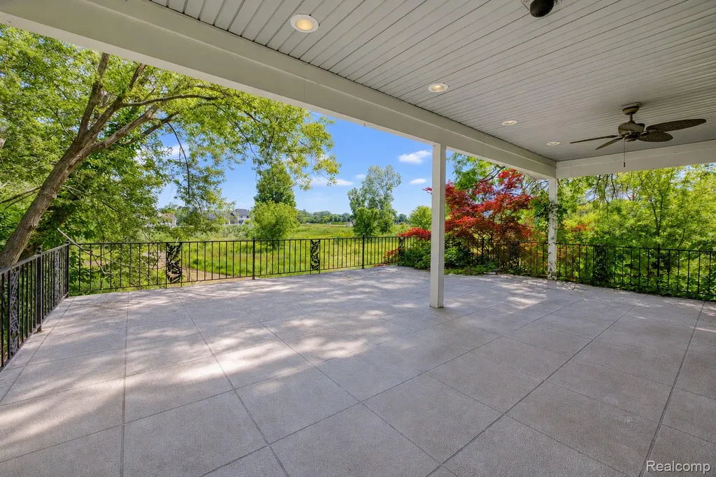 21411 Pontiac Trail Lyon Charter Township MI 48178