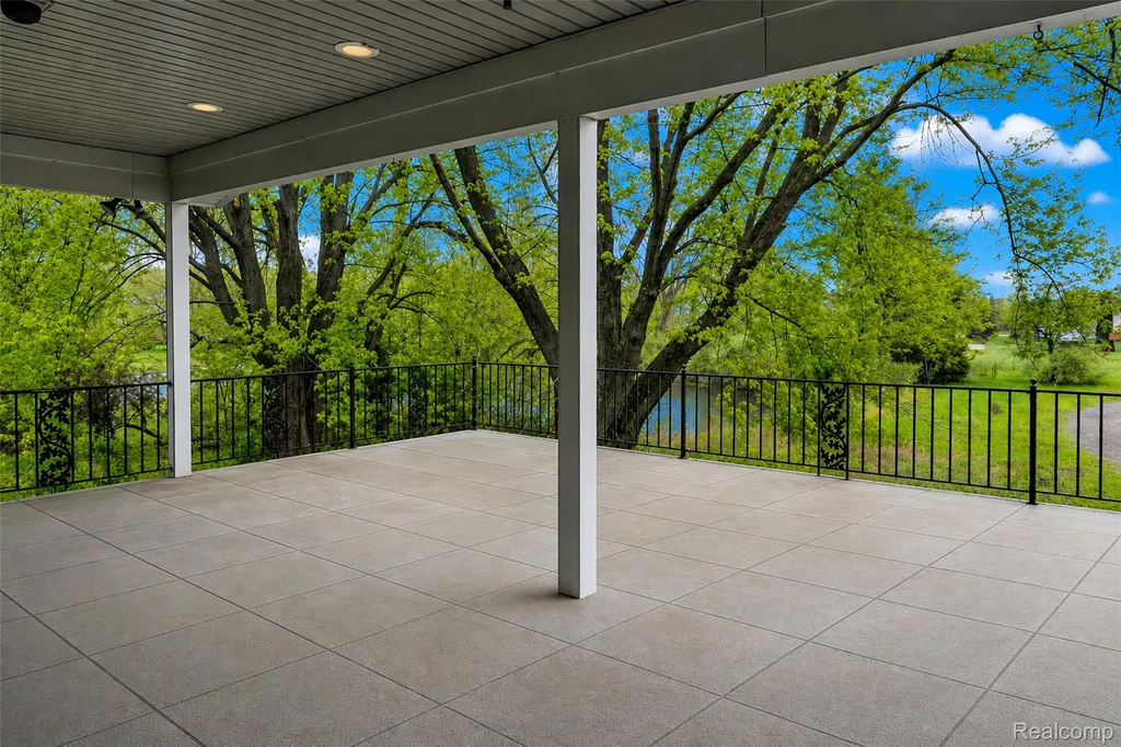 21411 Pontiac Trail Lyon Charter Township MI 48178
