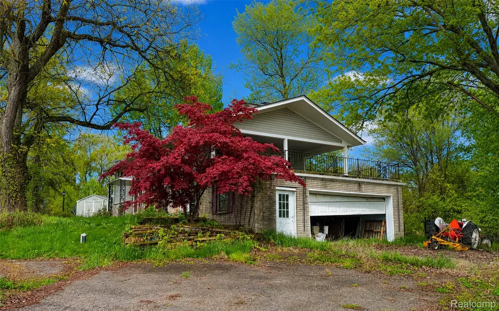 21411 Pontiac Trail Lyon Charter Township MI 48178