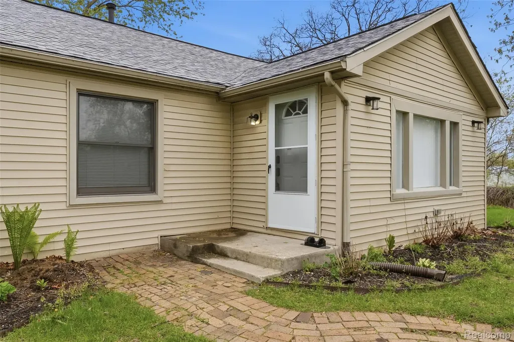 20052 Pine Street Brownstown Charter Township MI 48183