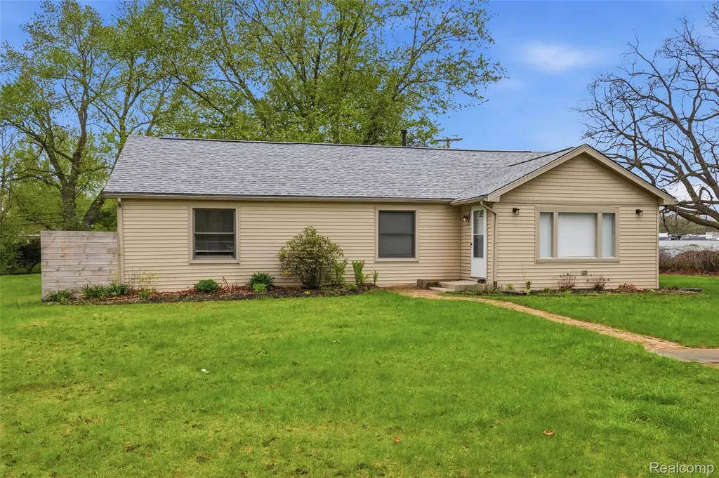 20052 Pine Street Brownstown Charter Township MI 48183